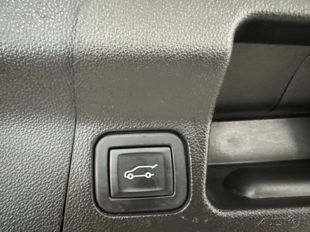 2023 GMC Acadia - Image 8 of 18