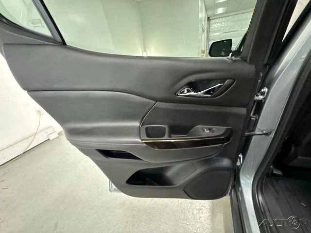 2023 GMC Acadia - Image 9 of 18