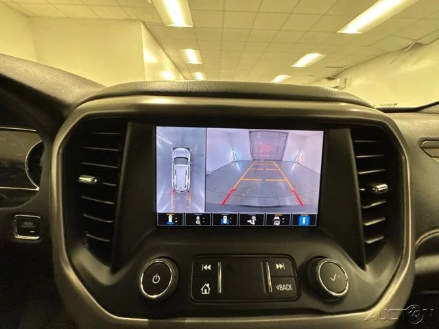 2023 GMC Acadia - Image 17 of 18