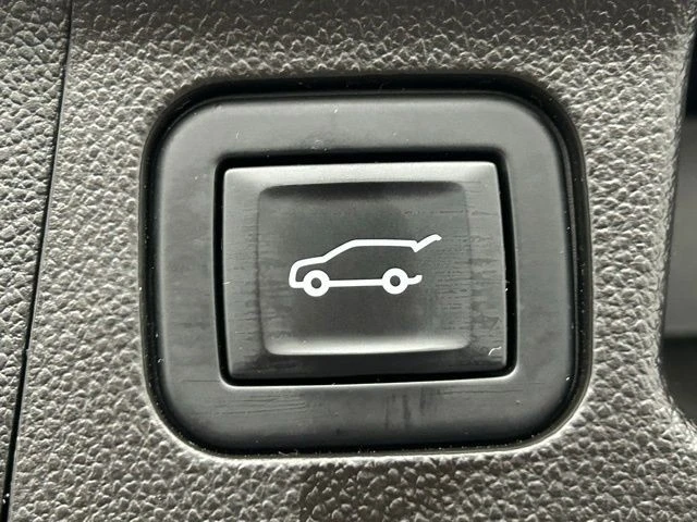 2023 GMC Acadia - Image 11 of 12