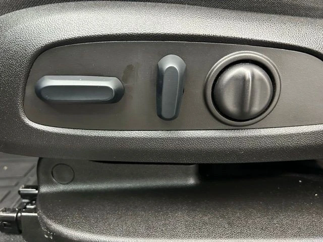 2023 GMC Acadia - Image 10 of 12