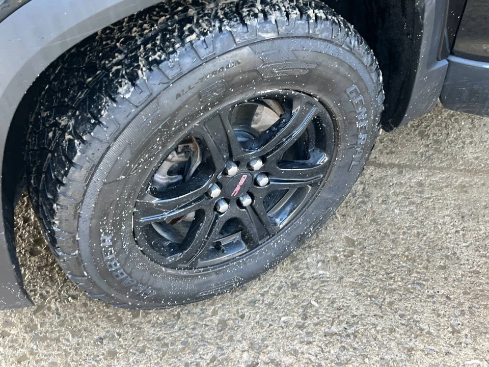 2023 GMC Acadia - Image 13 of 21