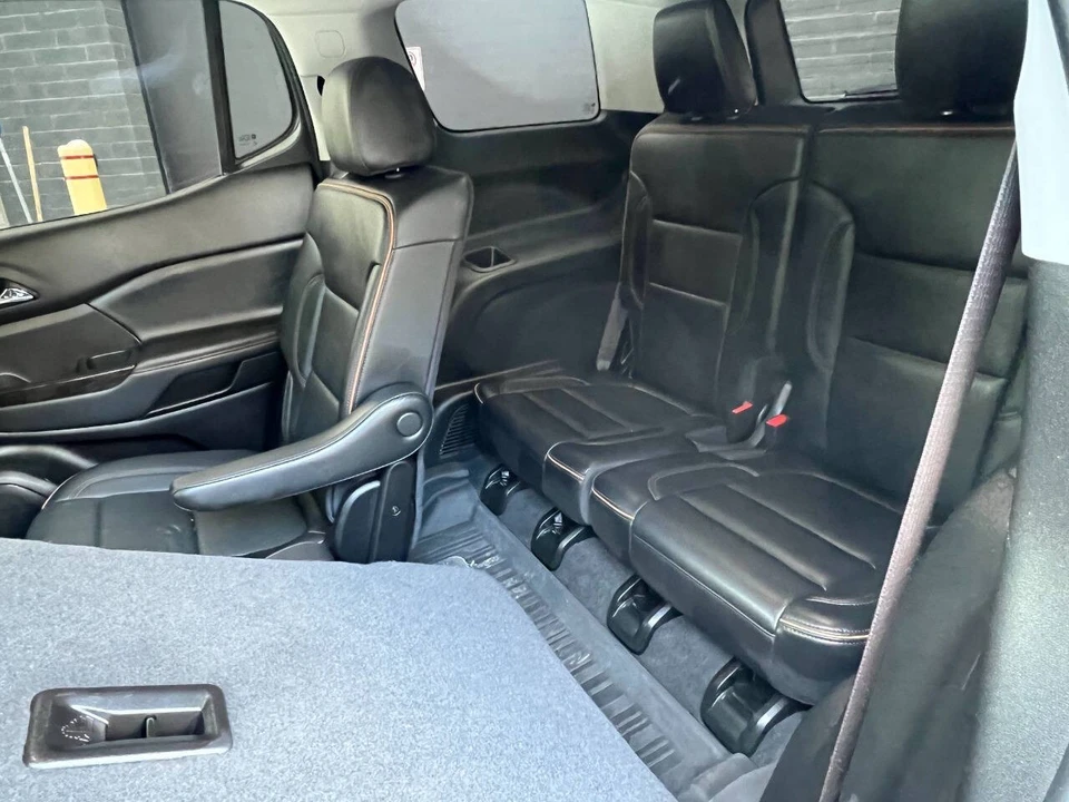 2023 GMC Acadia - Image 19 of 21