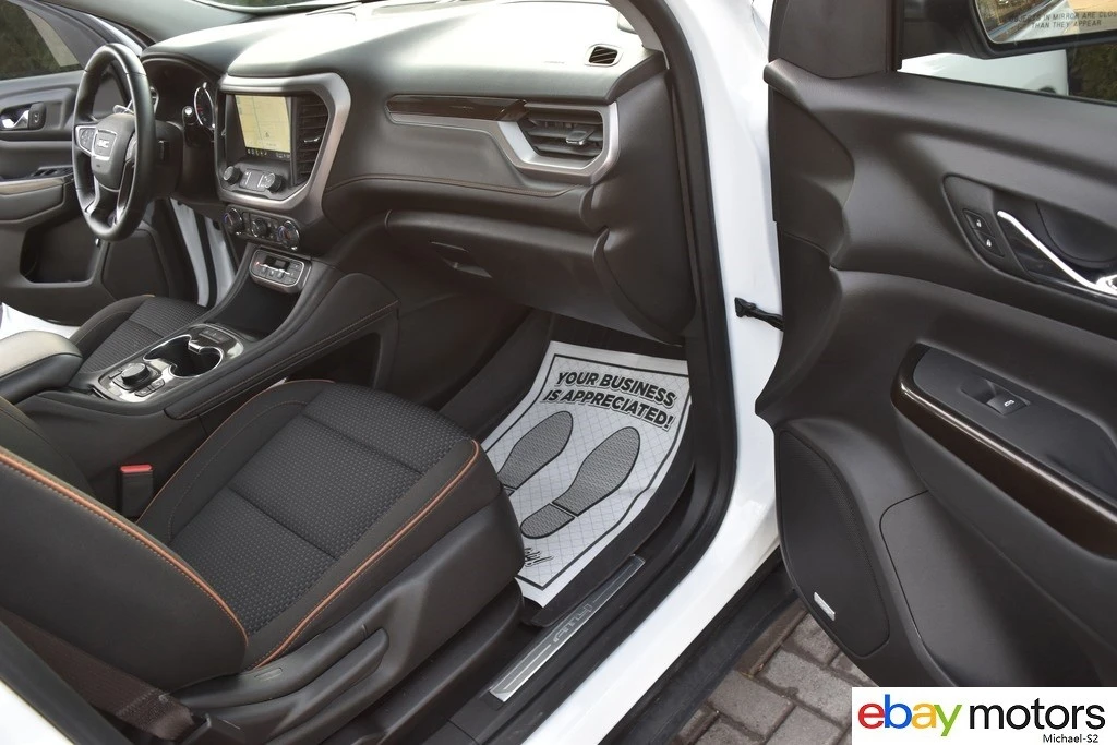 2023 GMC Acadia - Image 17 of 21