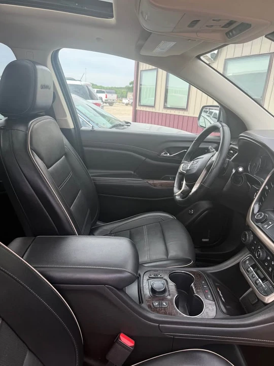 2023 GMC Acadia - Image 2 of 10