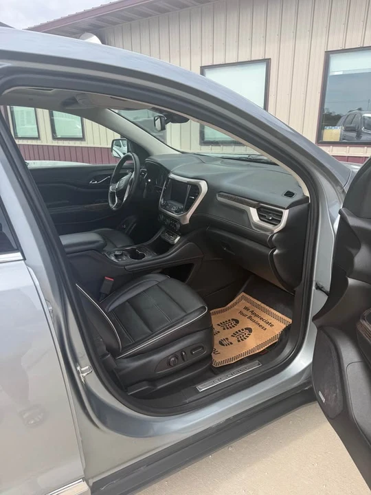2023 GMC Acadia - Image 3 of 10