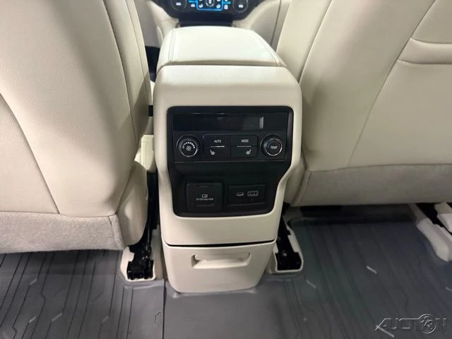 2023 GMC Acadia - Image 18 of 21