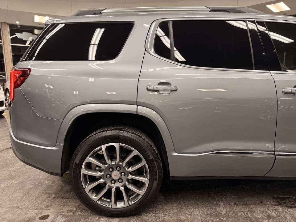 2023 GMC Acadia - Image 8 of 12