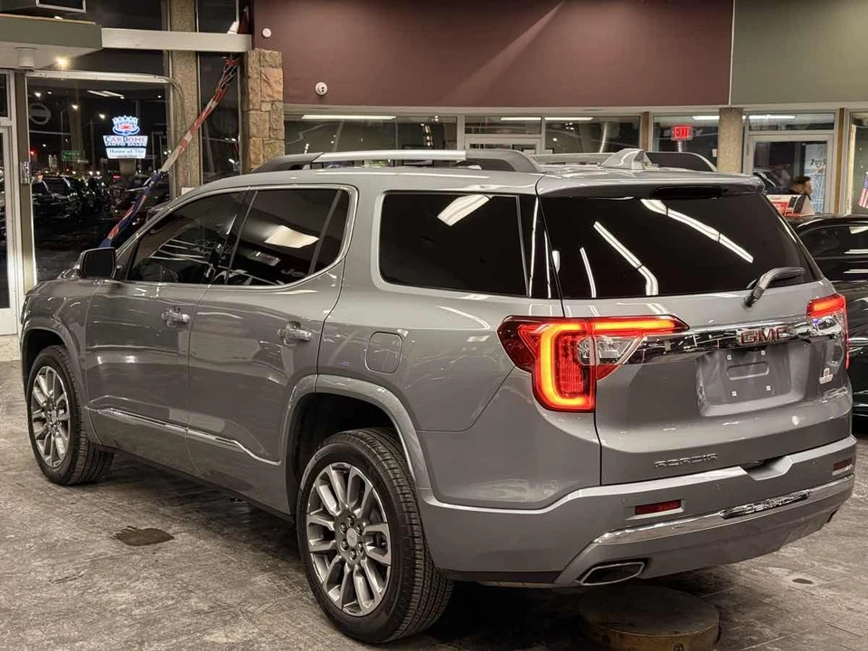 2023 GMC Acadia - Image 11 of 21
