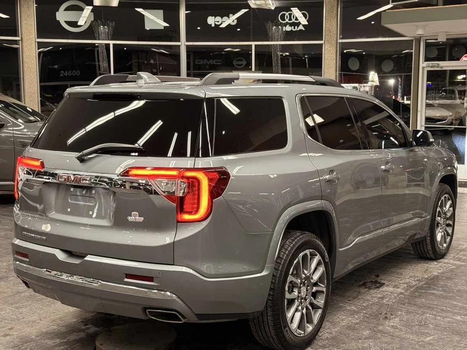 2023 GMC Acadia - Image 10 of 21