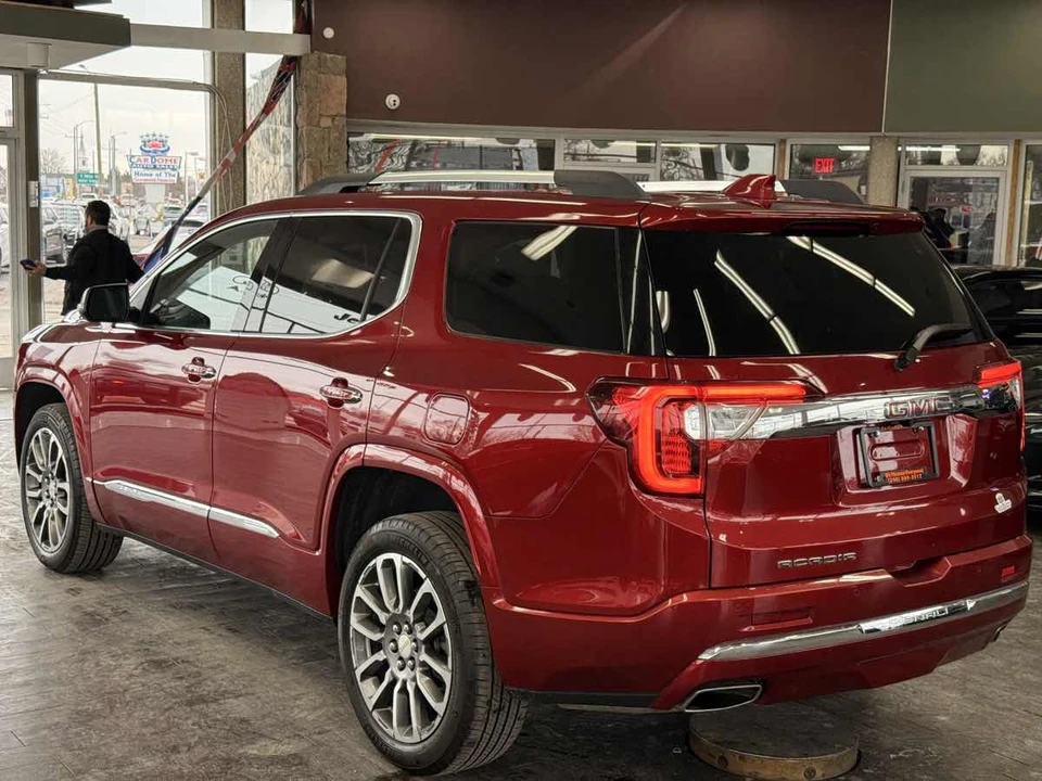 2023 GMC Acadia - Image 11 of 21