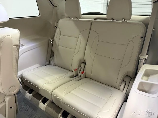 2023 GMC Acadia - Image 17 of 21