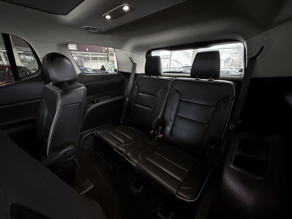 2023 GMC Acadia - Image 19 of 21