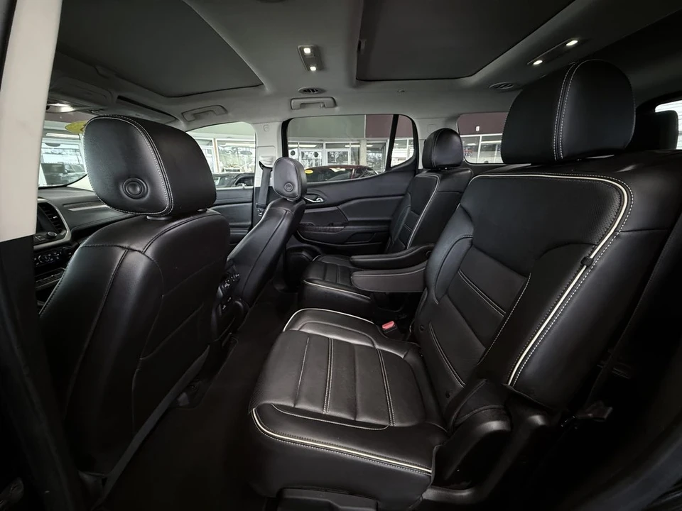 2023 GMC Acadia - Image 18 of 21