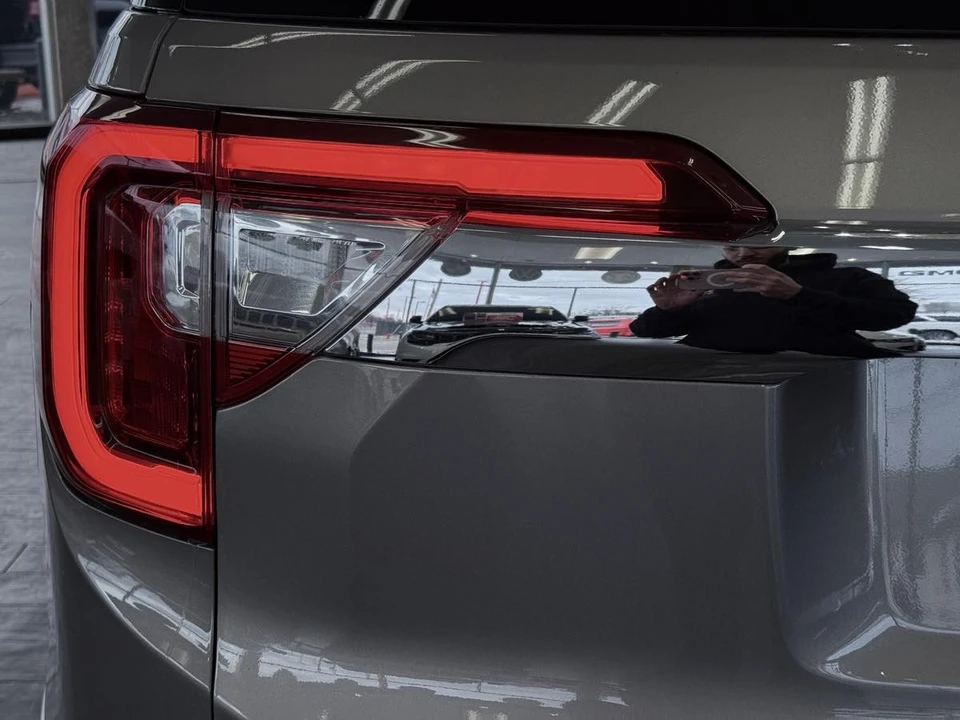 2023 GMC Acadia - Image 16 of 21