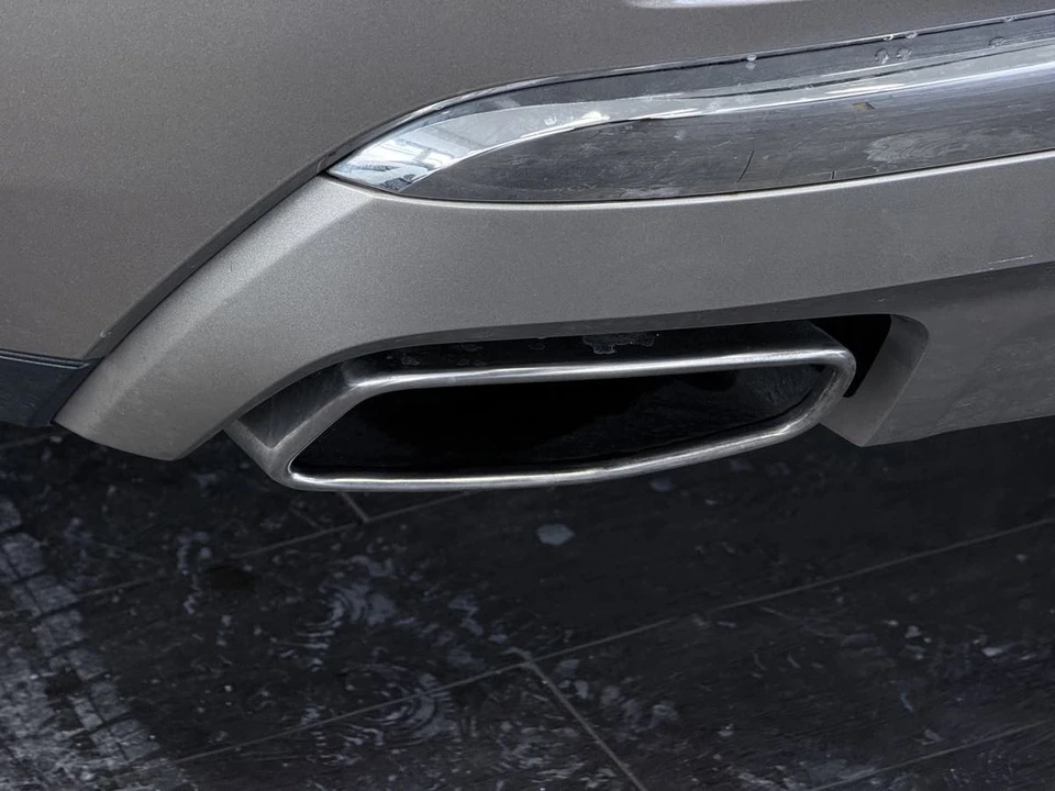 2023 GMC Acadia - Image 18 of 21
