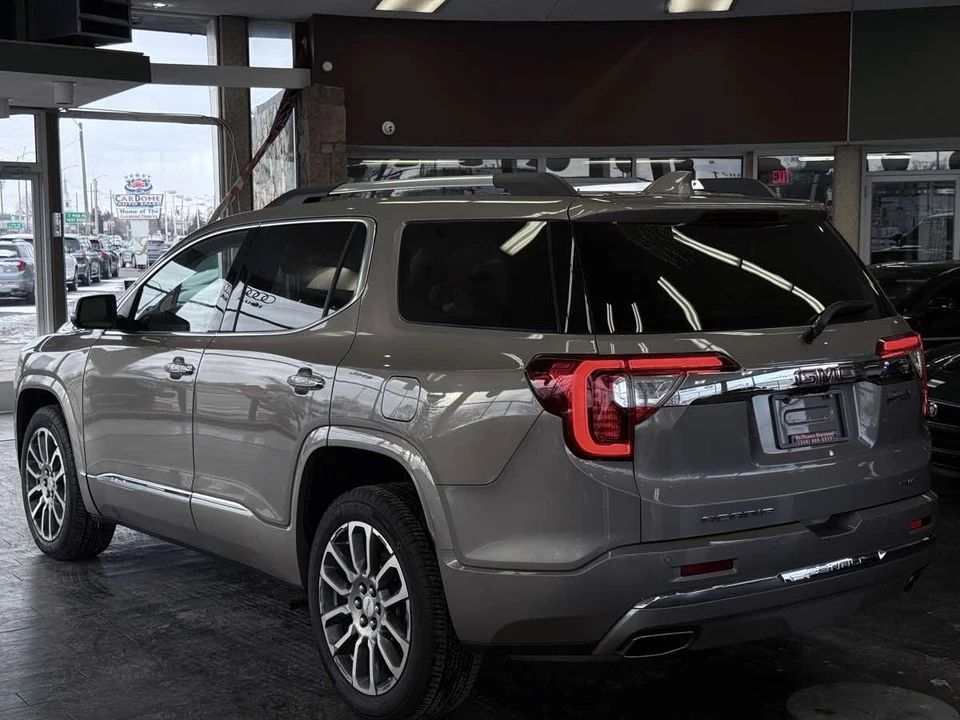 2023 GMC Acadia - Image 11 of 21