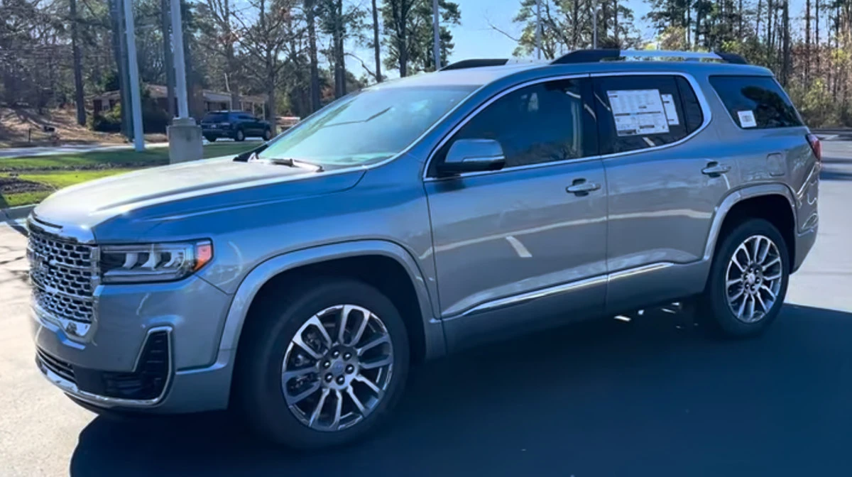 2023 GMC Acadia - Image 10 of 17