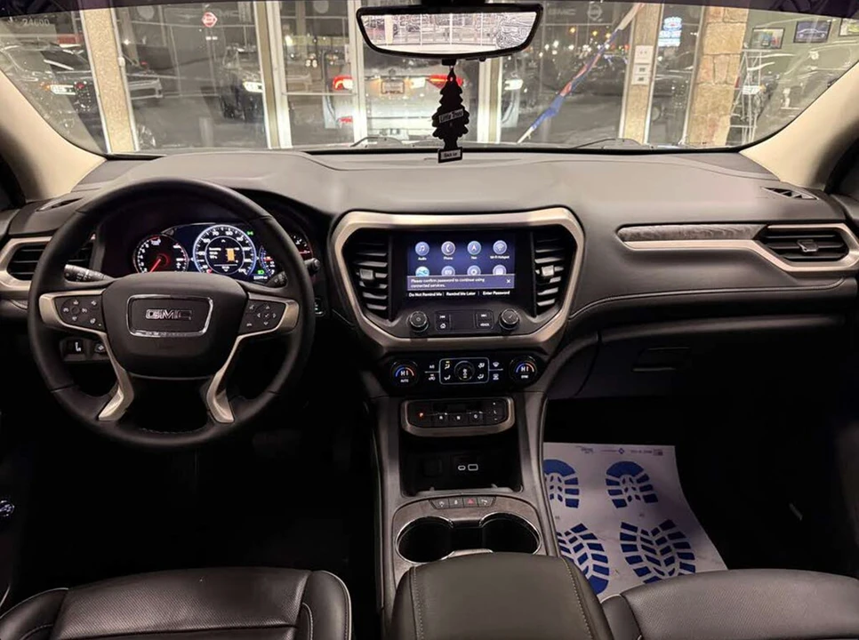 2023 GMC Acadia - Image 15 of 17