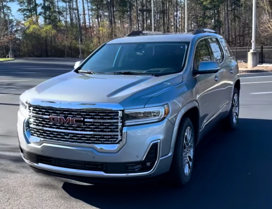 2023 GMC Acadia - Image 11 of 17