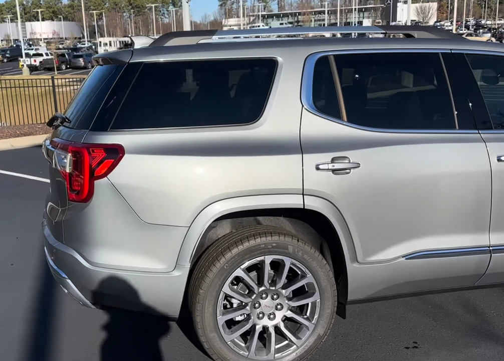 2023 GMC Acadia - Image 4 of 17