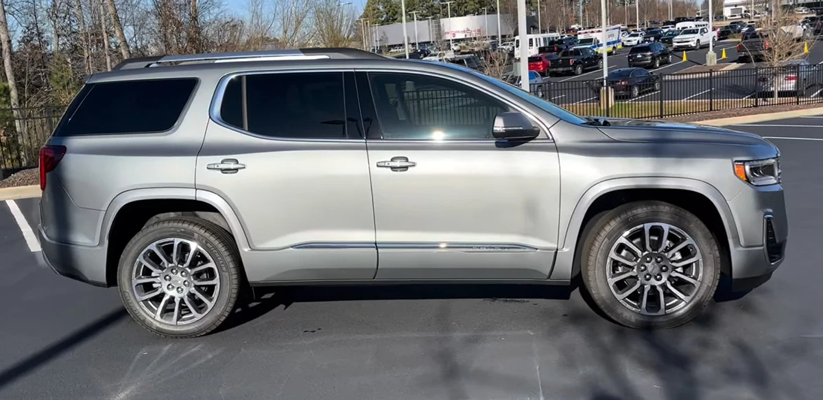 2023 GMC Acadia - Image 3 of 17