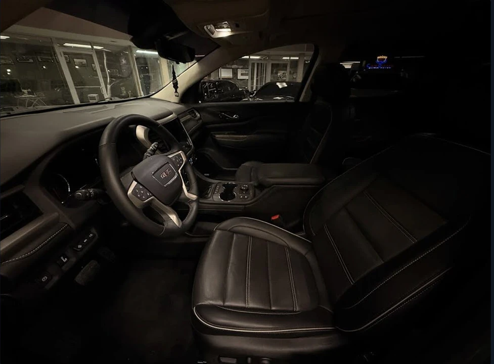 2023 GMC Acadia - Image 16 of 17