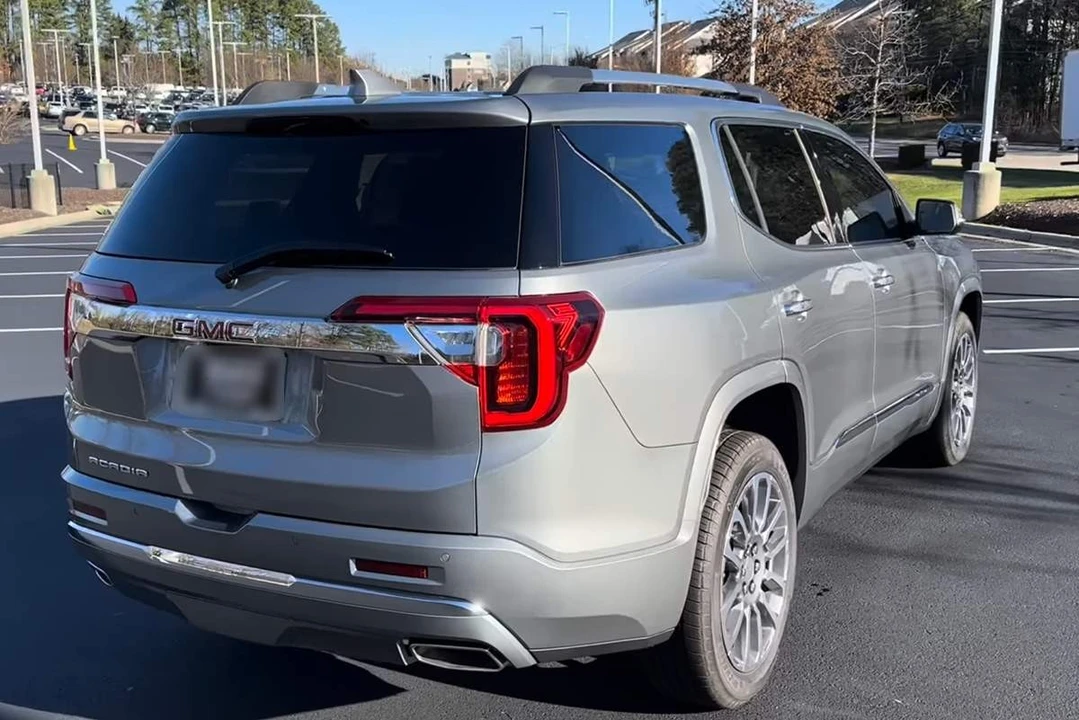 2023 GMC Acadia - Image 5 of 17
