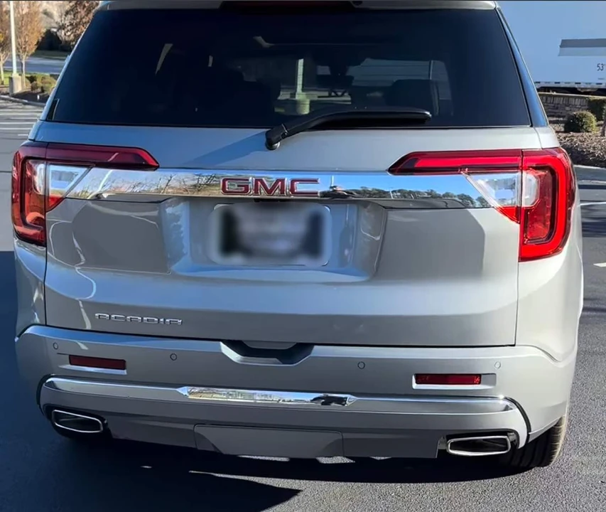 2023 GMC Acadia - Image 8 of 17