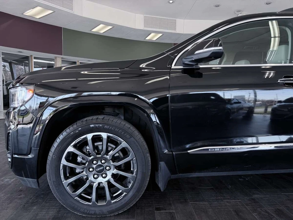 2023 GMC Acadia - Image 17 of 21