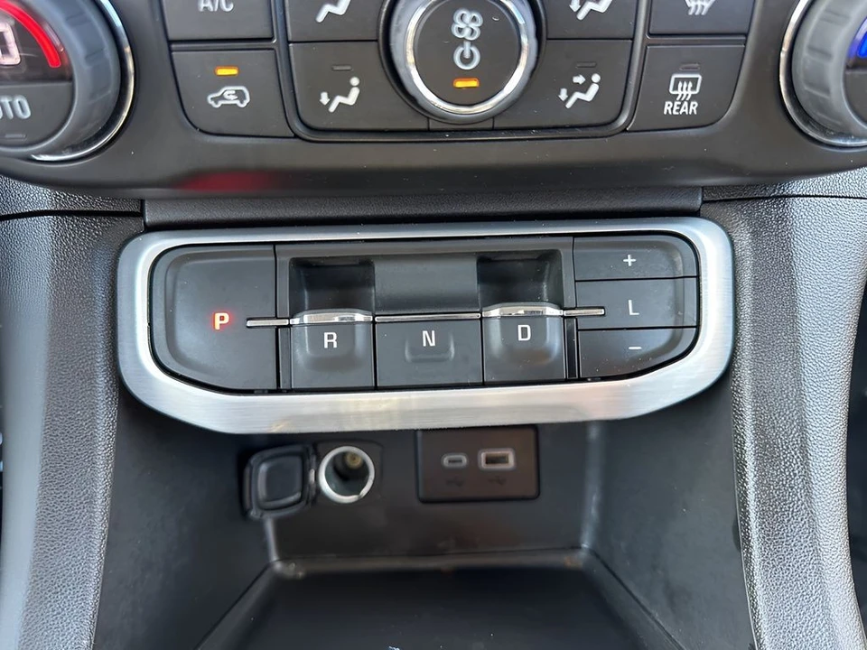2023 GMC Acadia - Image 16 of 21