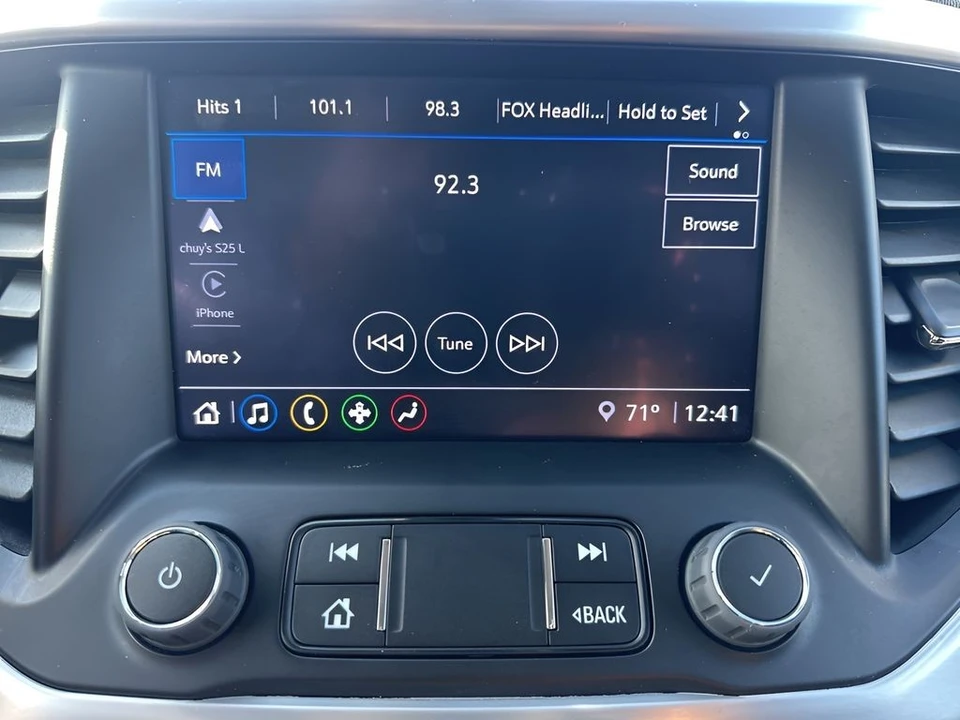 2023 GMC Acadia - Image 17 of 21