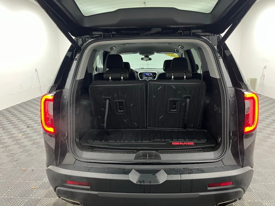 2023 GMC Acadia - Image 10 of 12