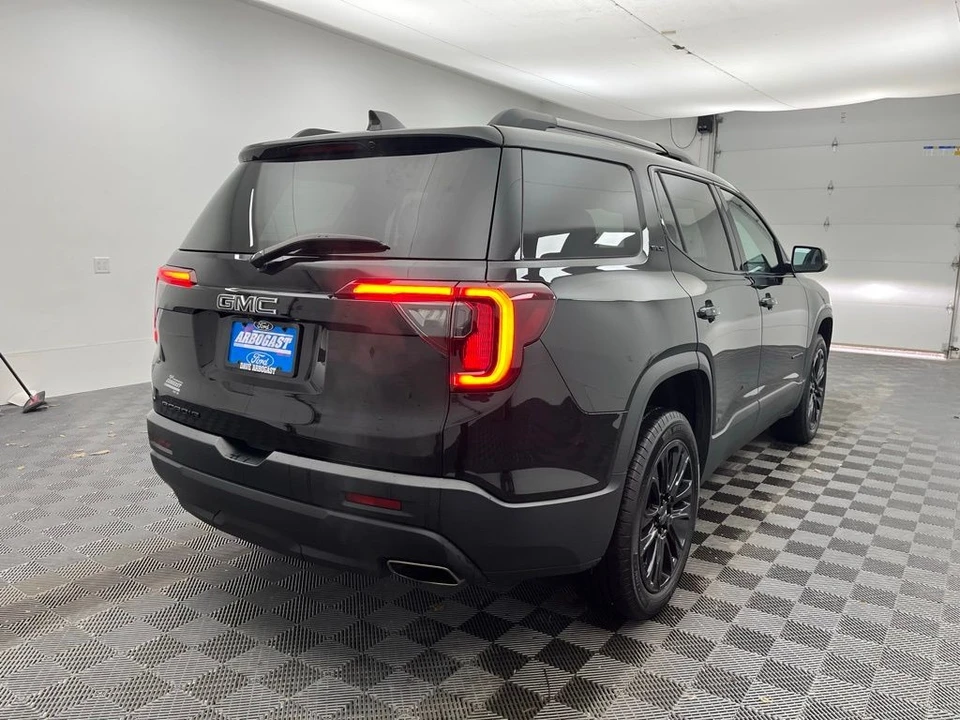 2023 GMC Acadia - Image 8 of 12