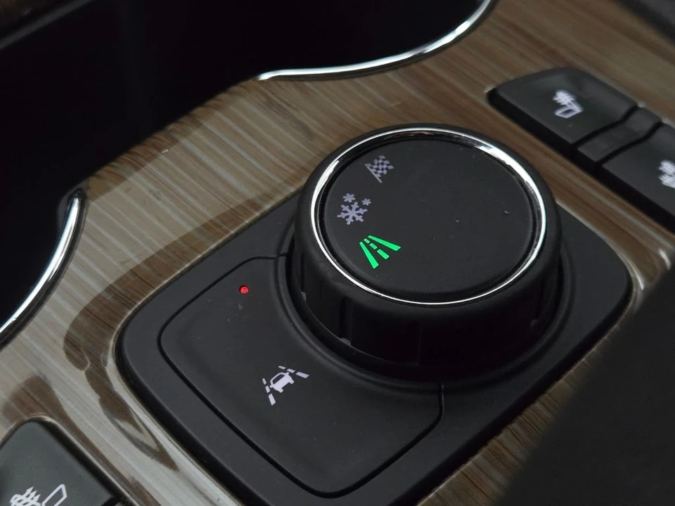 2023 GMC Acadia - Image 6 of 12