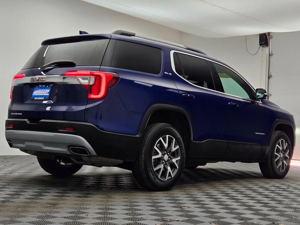 2023 GMC Acadia - Image 9 of 12