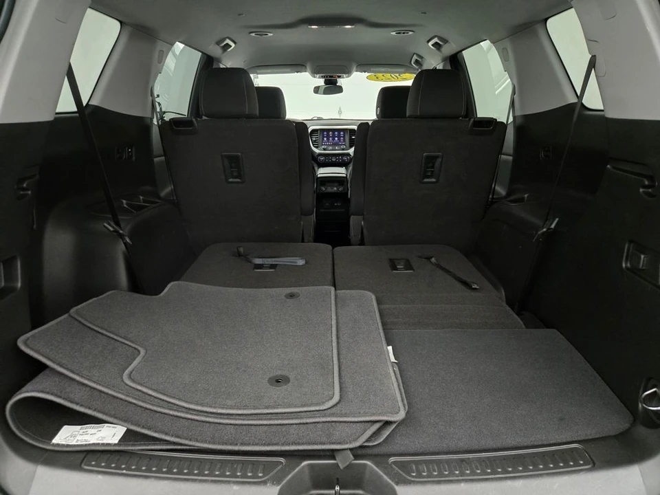 2023 GMC Acadia - Image 11 of 12