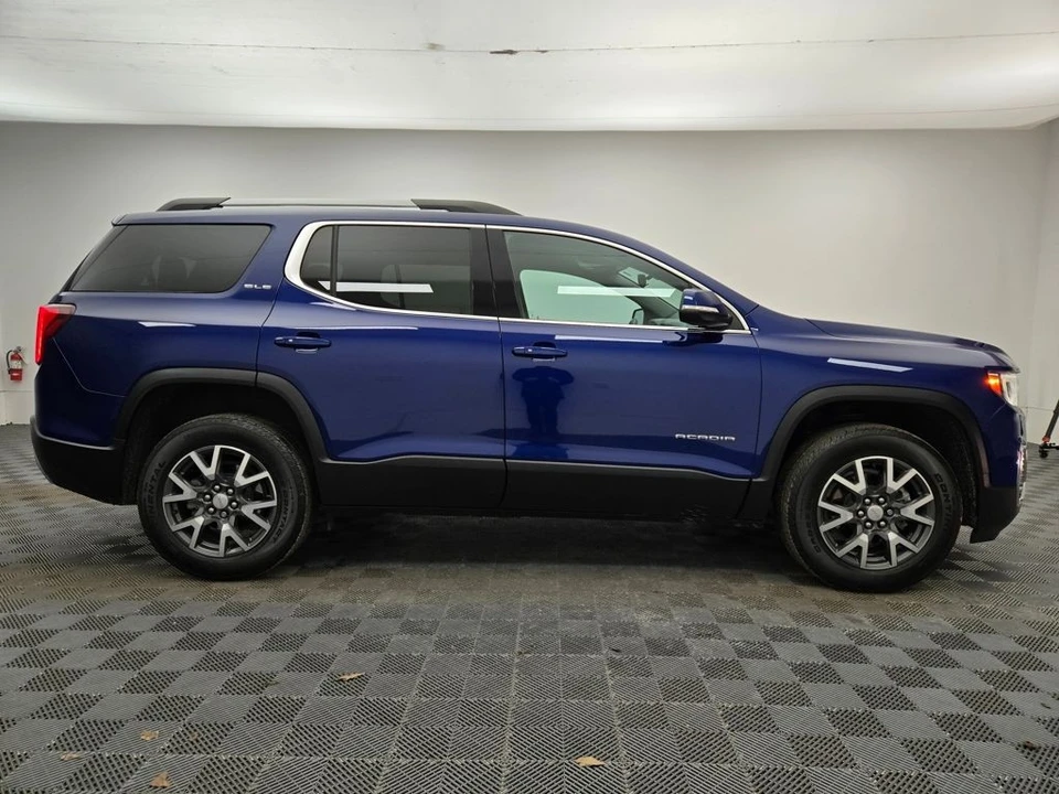 2023 GMC Acadia - Image 8 of 12