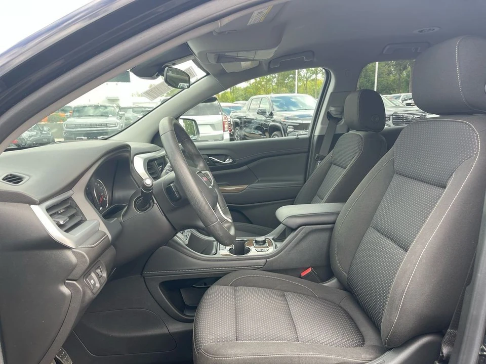 2023 GMC Acadia - Image 9 of 12