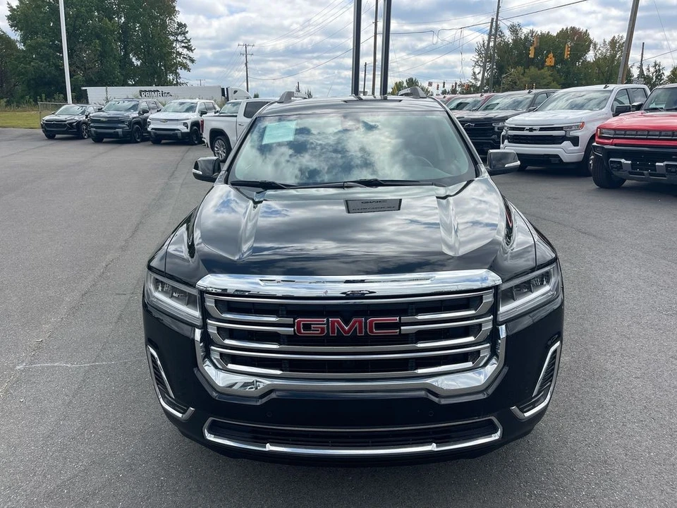 2023 GMC Acadia - Image 8 of 12