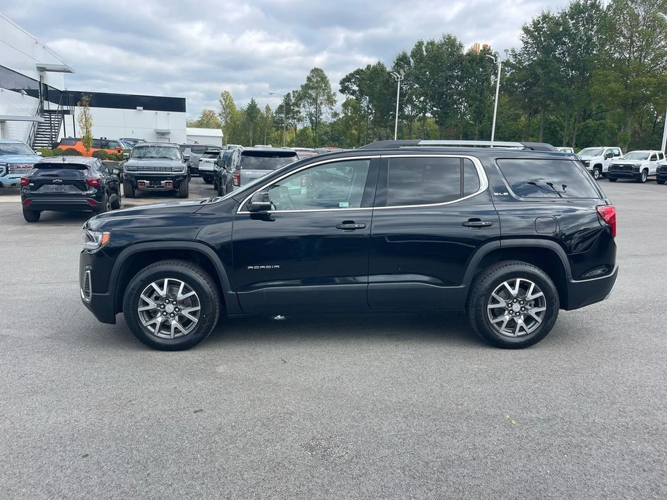 2023 GMC Acadia - Image 2 of 12