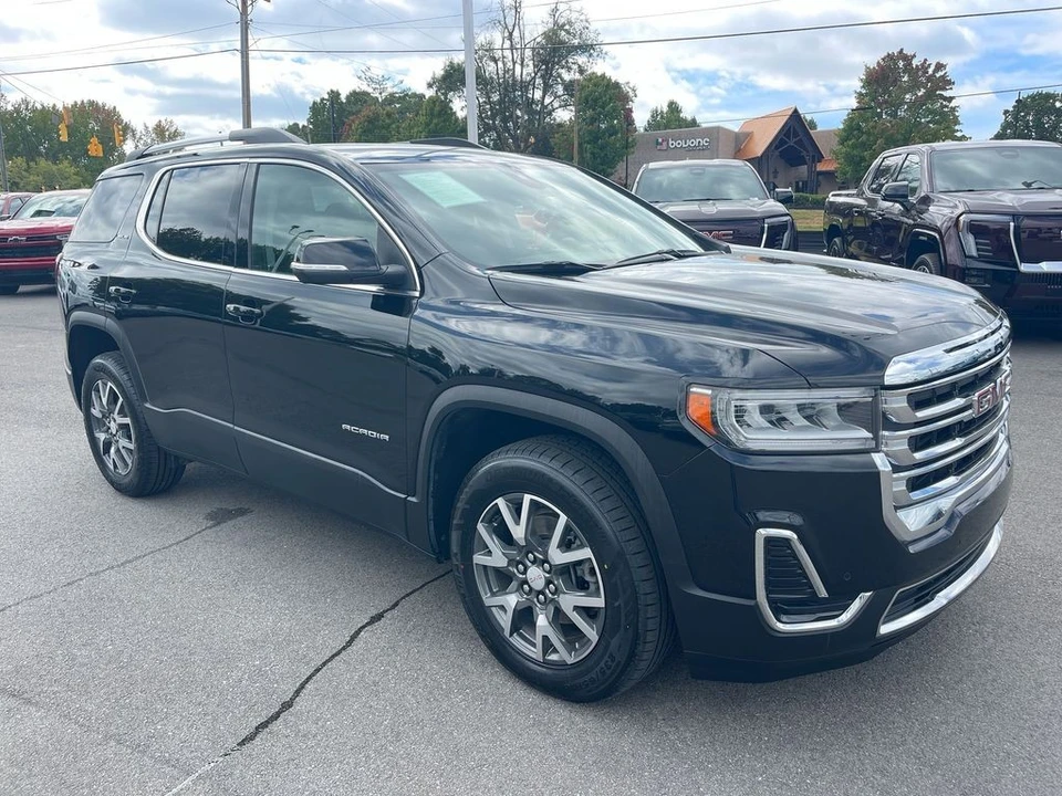 2023 GMC Acadia - Image 7 of 12
