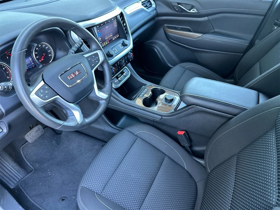 2023 GMC Acadia - Image 10 of 12