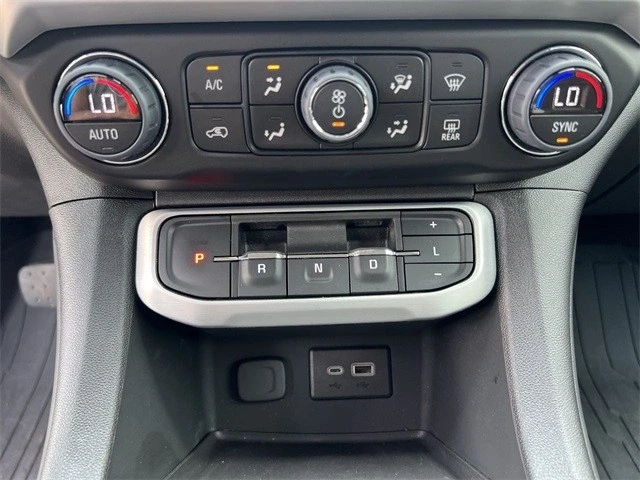 2023 GMC Acadia - Image 15 of 21
