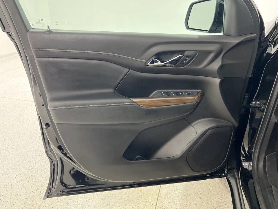 2023 GMC Acadia - Image 18 of 21