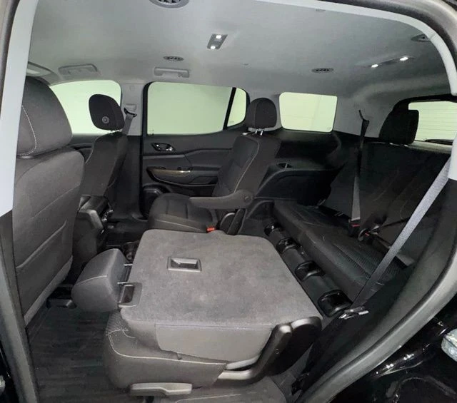 2023 GMC Acadia - Image 13 of 21