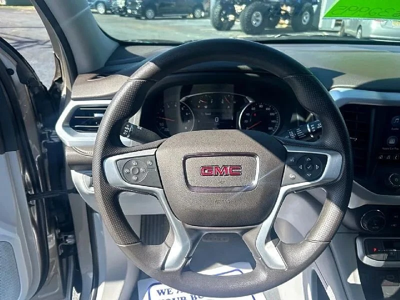 2023 GMC Acadia - Image 7 of 12