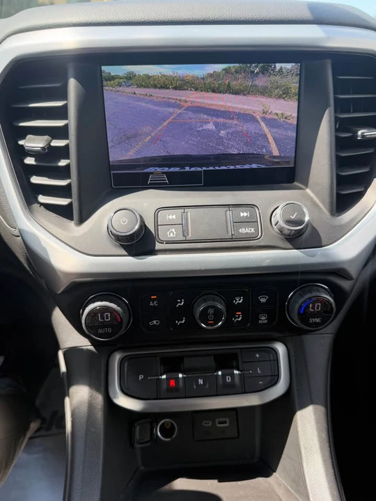 2023 GMC Acadia - Image 10 of 12