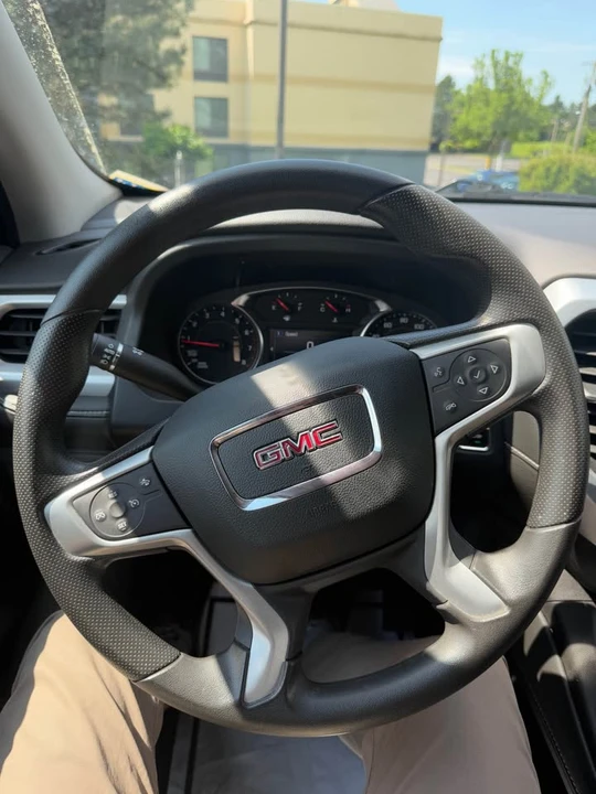 2023 GMC Acadia - Image 11 of 12