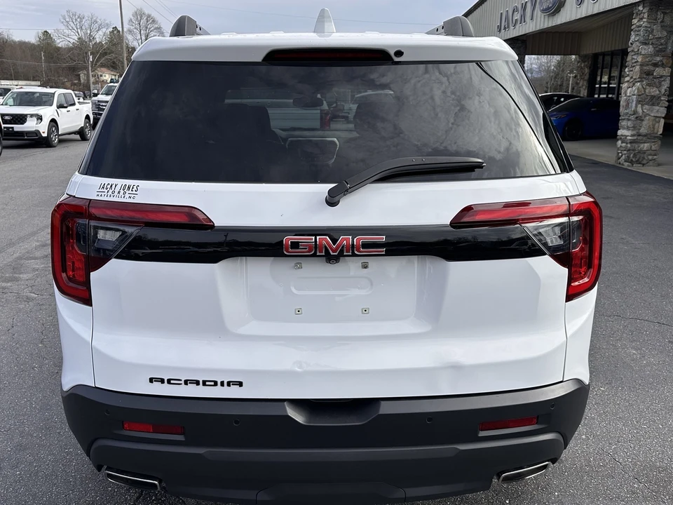 2023 GMC Acadia - Image 7 of 12